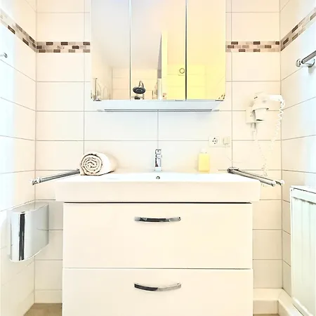 Apartment Duhnerherz Bestlage Im Zentrum,am Duhnen, Balkon Mit Meerblick,wlan Parkplatz Und Fahrradabstellraum Bettwaesche Und Handtuecher Inkl Cuxhaven